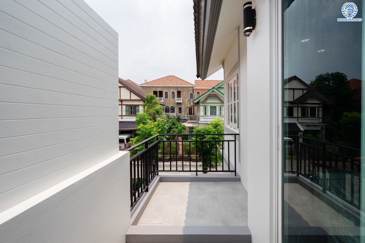 บ้านมือสองตกแต่งใหม่ ม.ลัดดารมย์ วัชรพล แบรนด์ Q.House เนื้อที่ 70.1 ตร.ว. ฟังก์ชัน 3 ห้องนอน 3 ห้องน้ำ จอดรถได้ 2 คัน Facilities ครบครัน บนทำเลเชื่อมต่อหลายเส้นทาง ถ.รามอินทรา ถ.สายไหม และถ.พหลโยธิน ใกล้สนามบินดอนเมือง ทางด่วน "ศรีรัช" และ เซ็นทรัลรามอินทรา...